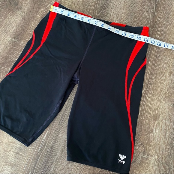 TYR Luxury Black & Red Cycling Shorts - Picture 7 of 11